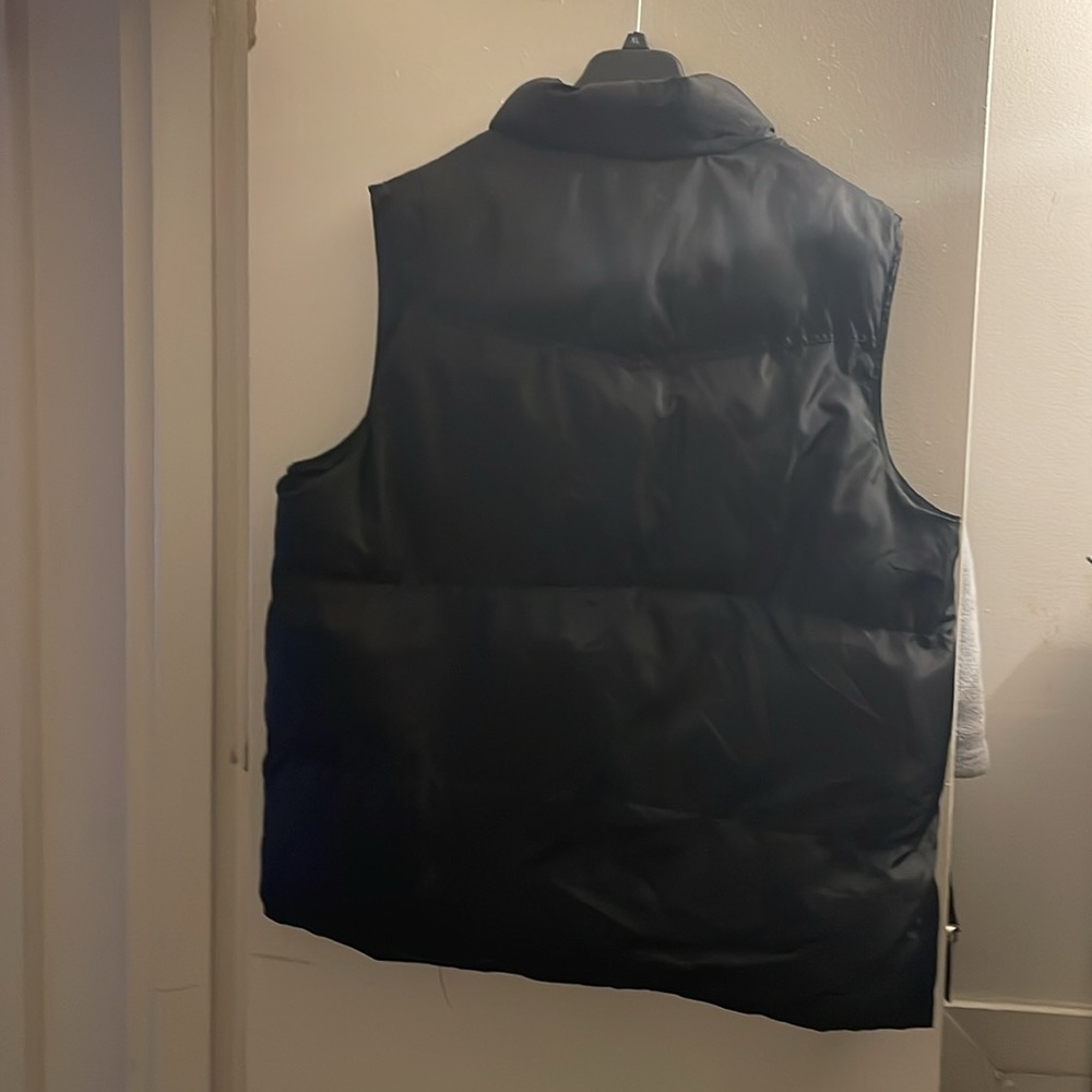 Men’s Vest - Picture 2 of 3